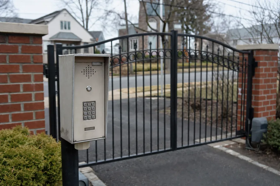 Driveway gate operator and drive hardware in Bellevue, WA