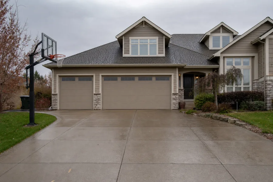 A house with an attached garage in Bellevue, WA